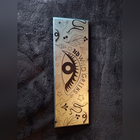 NEW Urban Decay Wild Greens Eyeshadow Palette - Picture 5 of 7